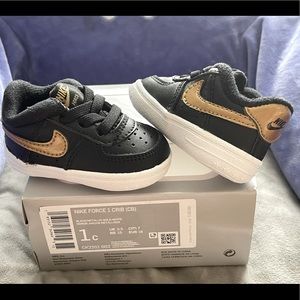 New Baby Nike Force 1 Crib-Black & Gold Size 1c